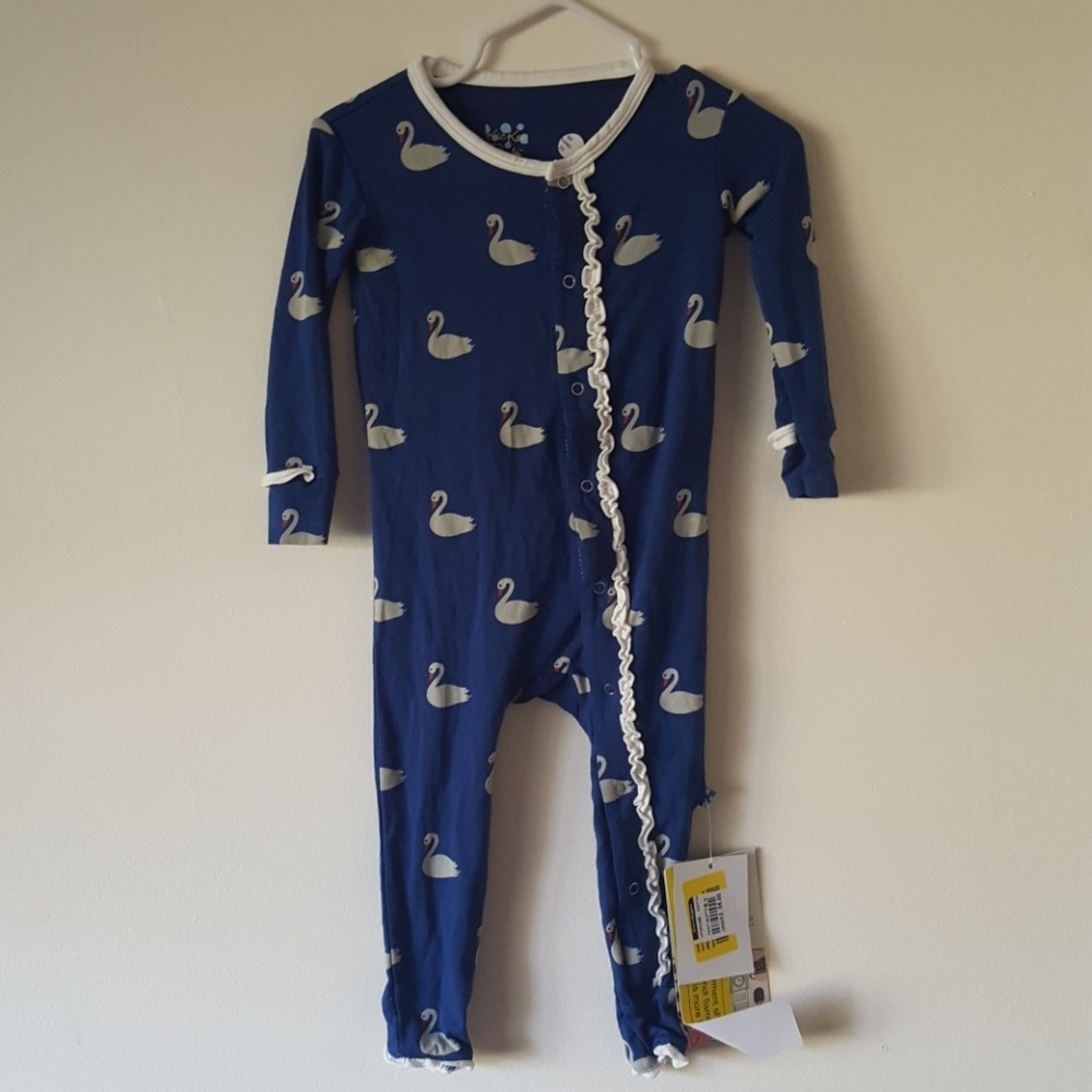 Adorable NWT Swan Romper